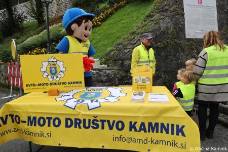 Otroci kamniških šol in vrtcev rajali na Glavnem trgu in se učili o trajnostni mobilnosti (58)